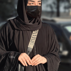 شال کلاهدار نورا